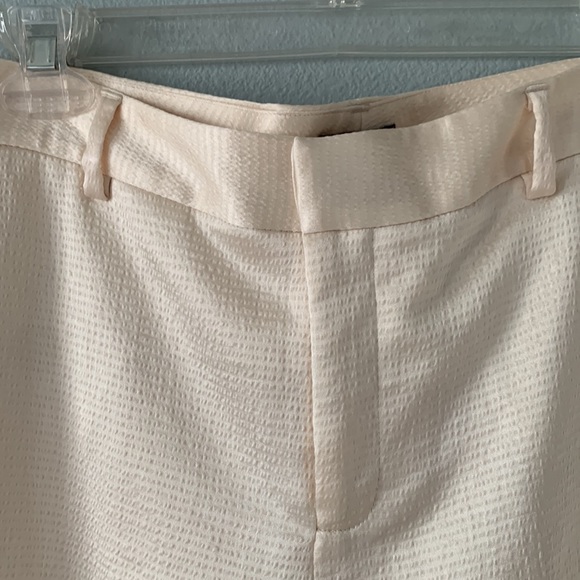 Vince Camuto cream silky seersucker trouser pants! - Picture 5 of 7